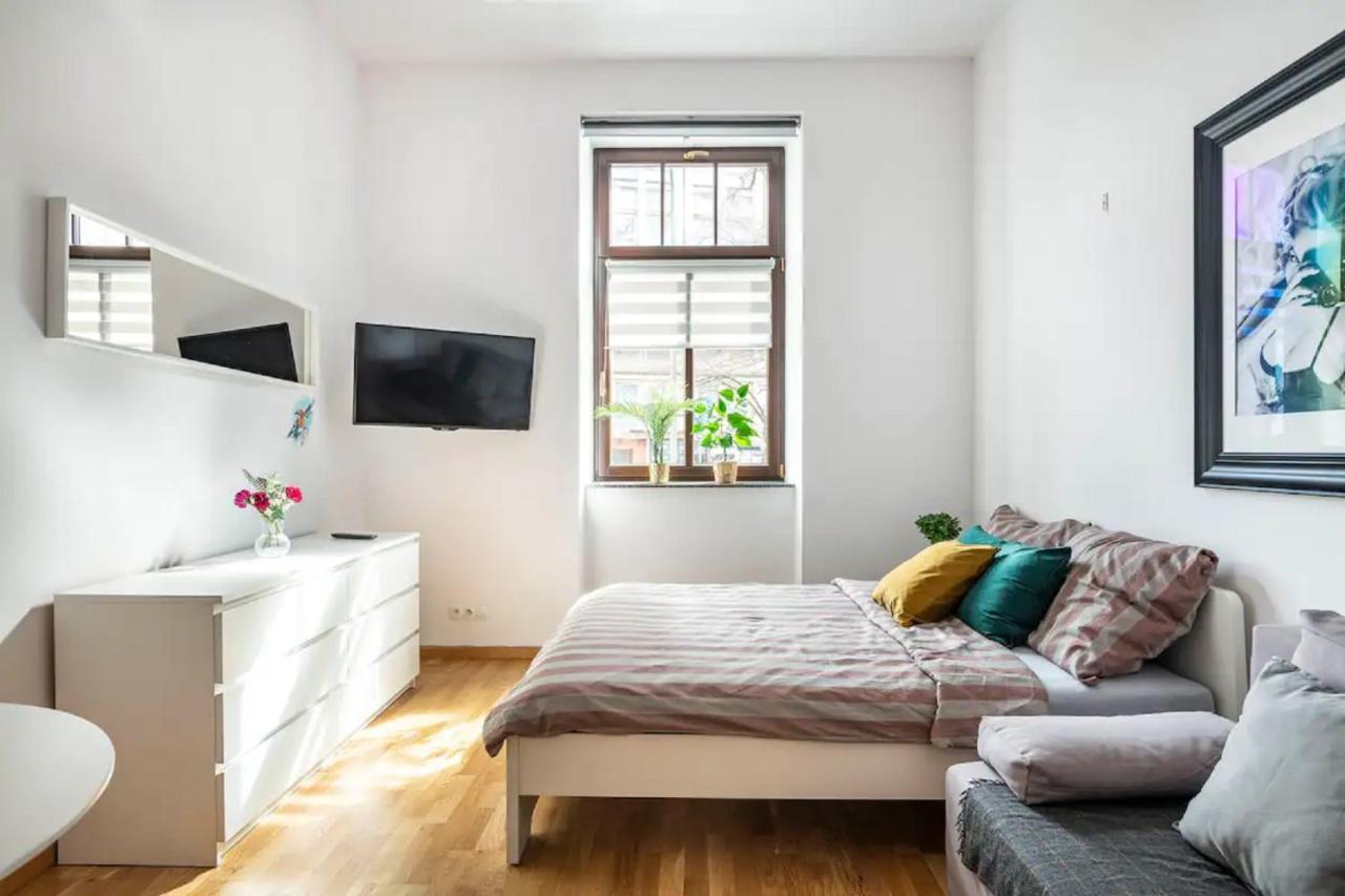 Discover Krakow Apartments - 5 Borowickiej St - Studio Next To Opera And Unity Centre — Photos 1